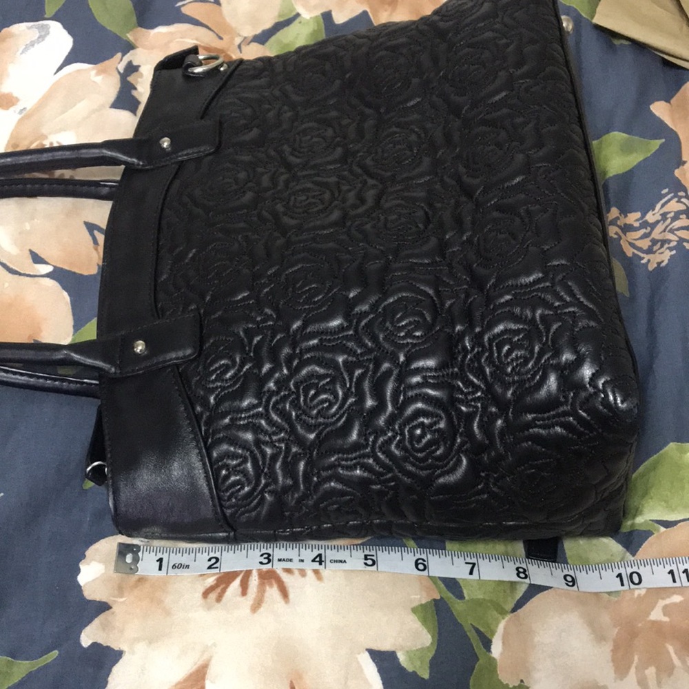 Gun Tote’n Mama Black Embossed shoulder Purse - Picture 9 of 17